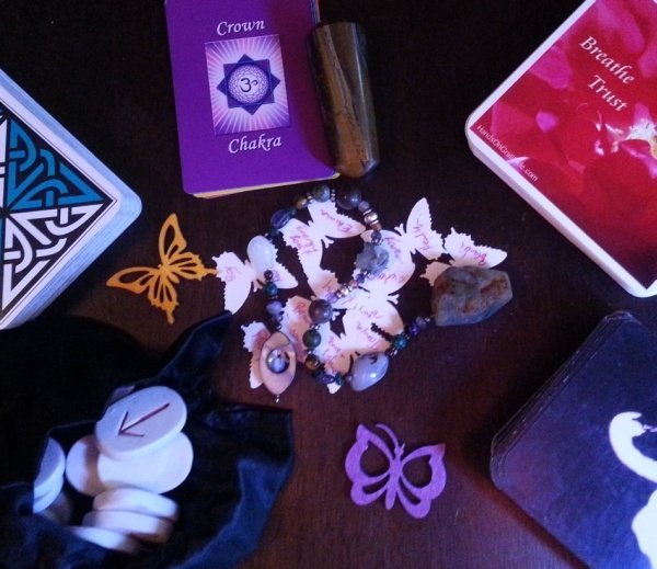 The spiritual agents gathered around the butterflies ready to activate in this Shared Shaman's Choice Session on January 3 2014